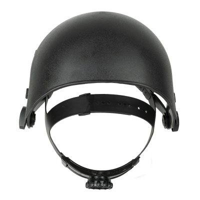 Capacete preto de proteção com alça ajustável