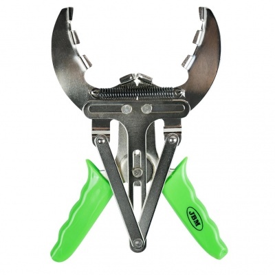 Alicate ajustável metálico com punhos verdes