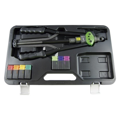 Conjunto de rebiteira manual com acessorios numa caixa preta