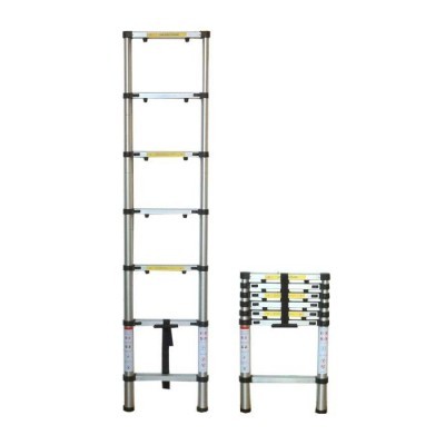 Escada telescópica de alumínio em posições estendida e recolhida