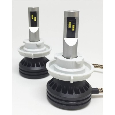 Lâmpadas LED para carros com estrutura metálica e base preta