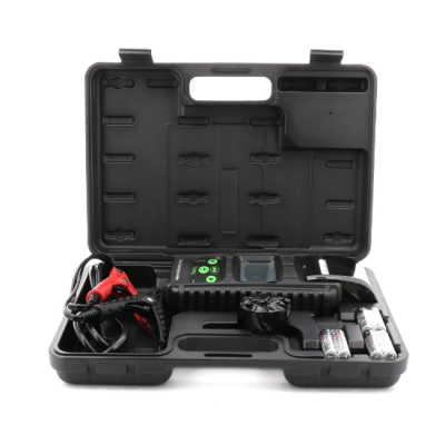 Conjunto de carregador inteligente de baterias em estojo preto aberto