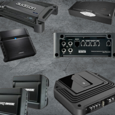 Vários amplificadores de áudio automóvel pretos sobre superfície cinzenta