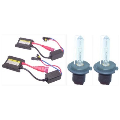 Dispositivos eletrónicos com cabos e lâmpadas de halogéneo em fundo branco