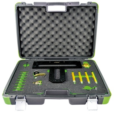 Estojo com ferramentas organizadas em espuma preta, peças em preto, amarelo e metal