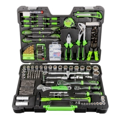 Conjunto de ferramentas organizado dentro de estojo preto e verde