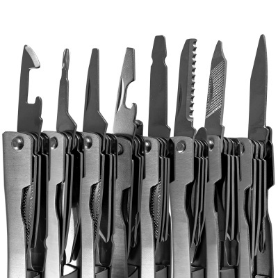 Canivetes multiusos metálicos alinhados