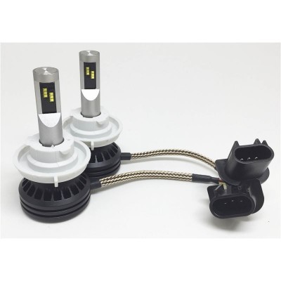 Par de lâmpadas LED para faróis com bases brancas e conectores pretos
