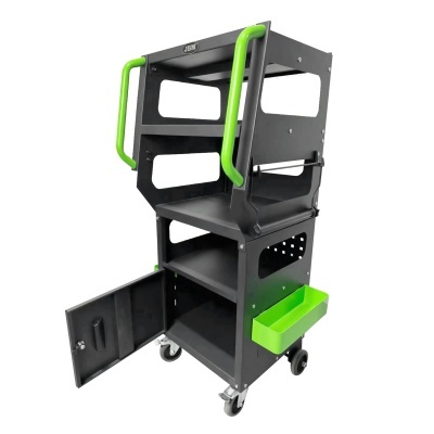 Carrinho organizador preto com detalhes verdes, prateleiras e quatro rodas.