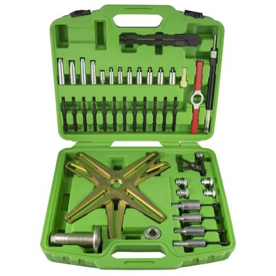 Conjunto de ferramentas automotivas em estojo verde aberto.