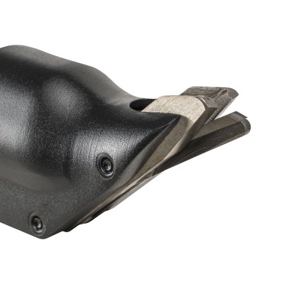 Ferramenta com pega preta e lâminas metálicas afiadas