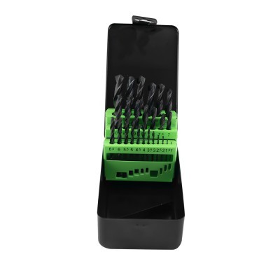 Conjunto de brocas pretas em suporte verde dentro de caixa preta