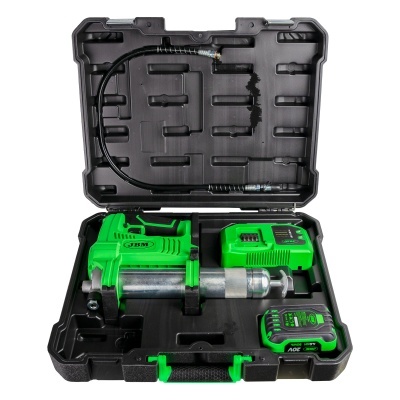 Conjunto de ferramentas elétricas verdes num estojo preto aberto