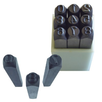 Carimbos numéricos em metal preto com caixa branca