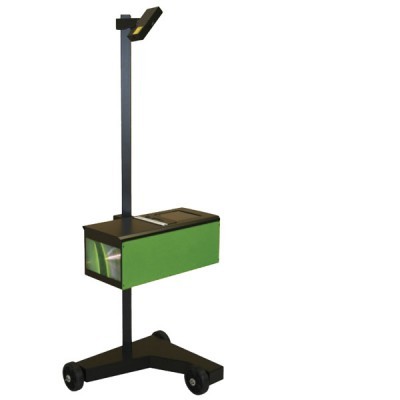 Suporte móvel para projetor com estrutura preta e detalhes verdes