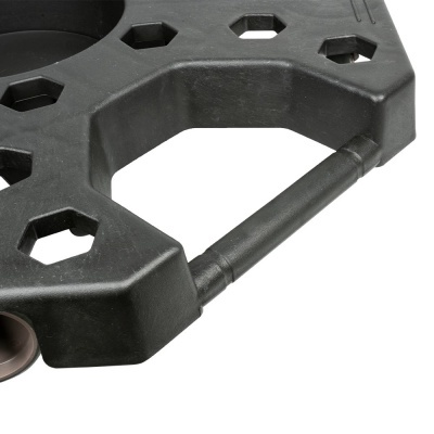 plataforma de transporte preta com rodas e pega integrada