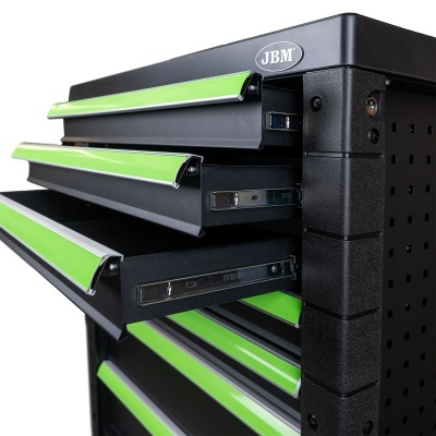 Carrinho de ferramentas preto com puxadores verdes e marca JBM