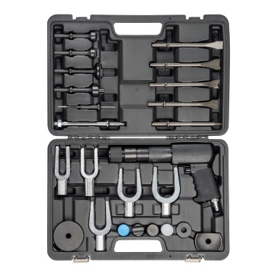 Conjunto de ferramentas metálicas em estojo preto com punho de ferramenta preta