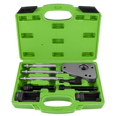 Conjunto de ferramentas mecânicas em mala plástica verde.