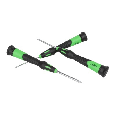 Conjunto de três chaves de fendas com cabos preto e verde e pontas metálicas prateadas