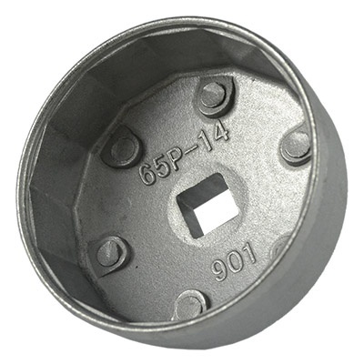 chave de caixa metálica cinza com gravações 65P-14 e 901