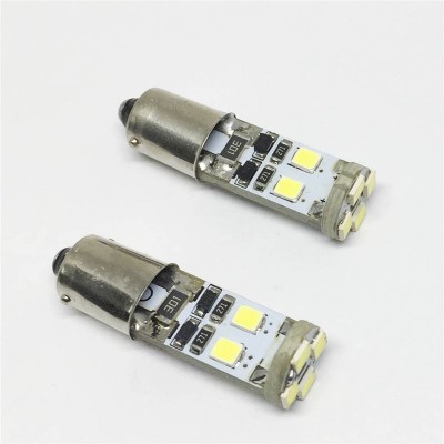 Bulbos LED para automóvel com base metálica e LEDs amarelos