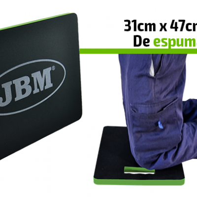 Almofada para joelhos JBM de espuma preta com bordas verdes e pega recortada.