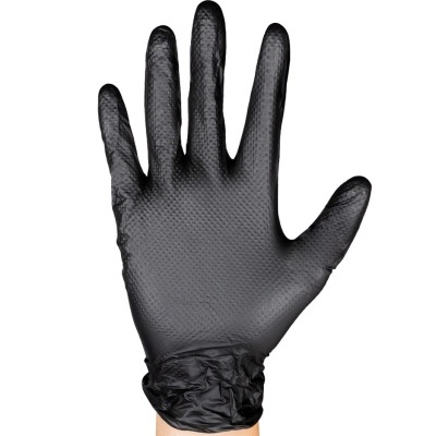 Luva descartável preta em mão aberta