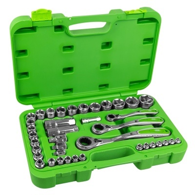 Kit de ferramentas com soquetes e catracas em caixa verde