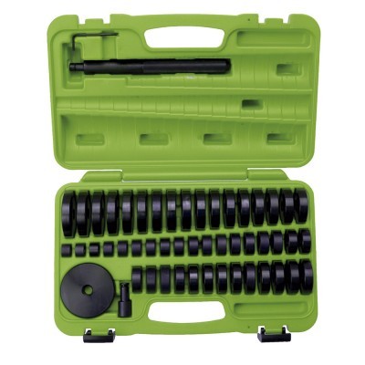 Conjunto de ferramentas preto em estojo de plástico verde aberto