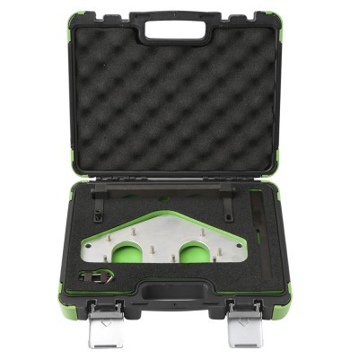 Estojo preto com peças metálicas em espuma preta ondulada