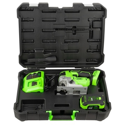 Serra tico-tico verde e preto com bateria e carregador em estojo rígido