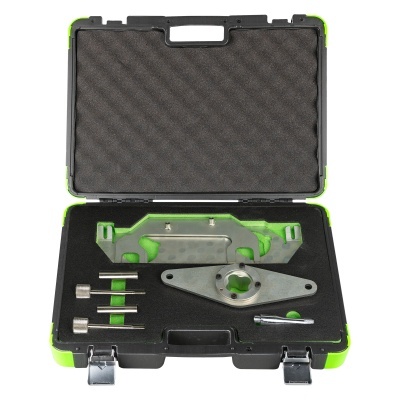 Estojo preto e verde com peças metálicas organizadas em espuma interna