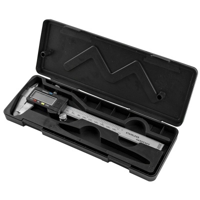 Paquímetro digital metálico numa caixa plástica preta