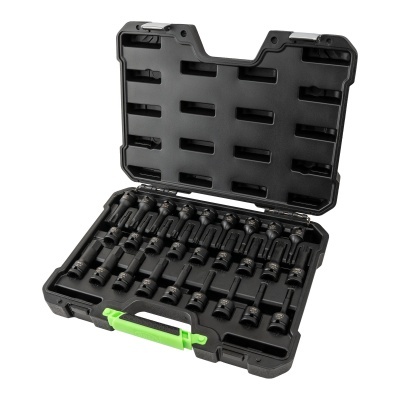 Estojo preto com ferramentas pretas e pega verde