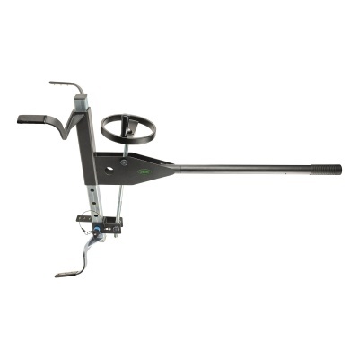 Ferramenta manual metálica com alça longa preta e estrutura prateada com manípulo circular