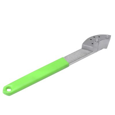 Ferramenta de cozinha com cabo verde e lâmina metálica