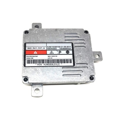 Modulo eletrônico metálico retangular com etiqueta e código de barras