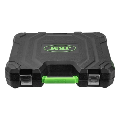 Estojo rígido preto com pega verde e fechos metálicos