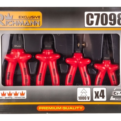 Conjunto de 4 chaves de fendas vermelhas e pretas na embalagem da marca RICHMANN