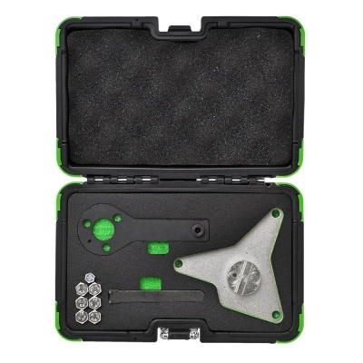 Estojo aberto com ferramentas organizadas em espuma preta e detalhes verdes