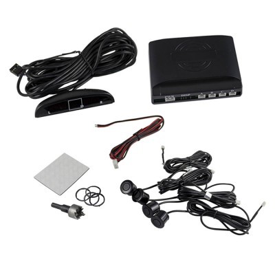 Conjunto de sensores de estacionamento com cabos e acessórios sobre fundo branco