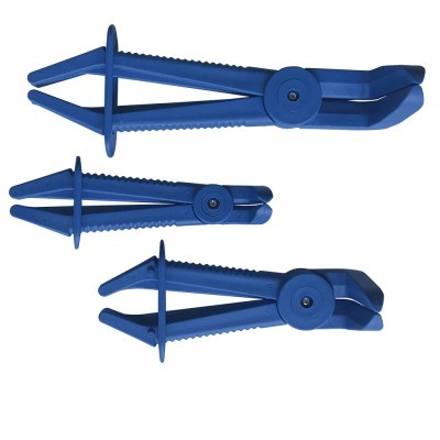 Conjunto de três ferramentas azuis de plástico com textura estriada