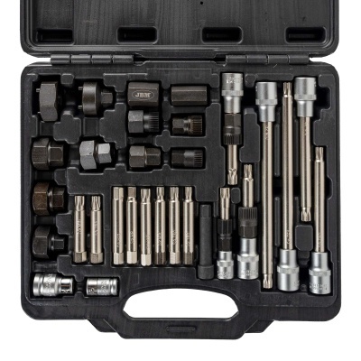 Estojo preto com conjunto de chaves e soquetes metálicos organizados