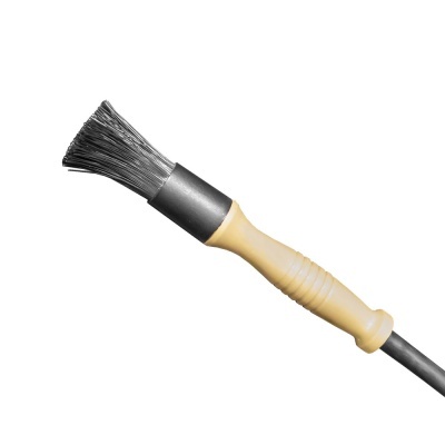 Escova com cabo bege e cerdas de metal