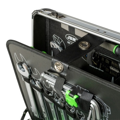 Estojo metálico aberto com chave de boca preta e verde, logotipo JBM no interior