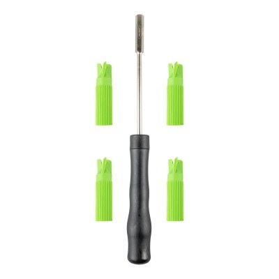 Conjunto de chave de fendas com cabo preto e quatro peças verdes em fundo branco