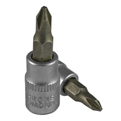 Chave de fendas metálica com cabeça cruzada e texto 'CHROME VANADIUM'.