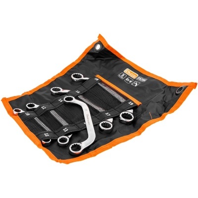 Conjunto de chaves metálicas em caixa preta com bordas laranja