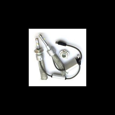 Lâmpadas LED automotivas prateadas com dissipadores e cabo USB preto